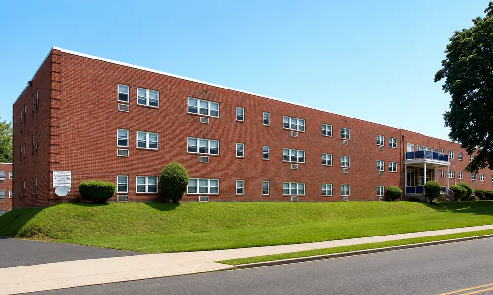 Exterior view of Winmont Apartments
